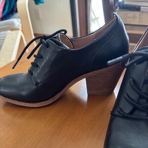 Sofft Black Leather Lace-up Shoes with a Nice Heel! New With Sticker!